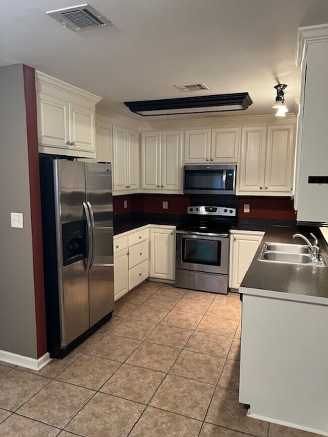 Foto del edificio - $99 Move In Special! 3 bedroom/ 2 Bath Tow...