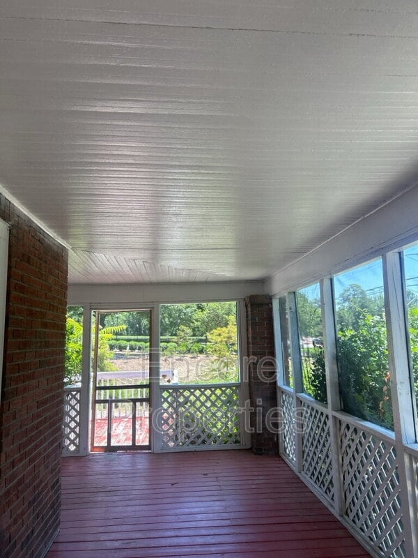 Building Photo - 820 W Garner Rd