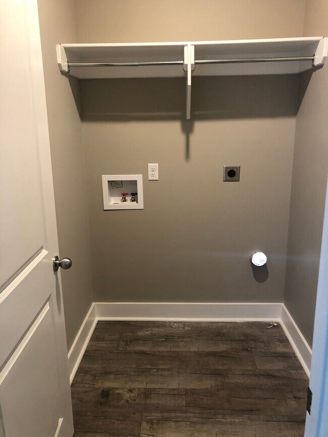 Building Photo - 3 Bedroom Home in Valley View PRE LEASE
