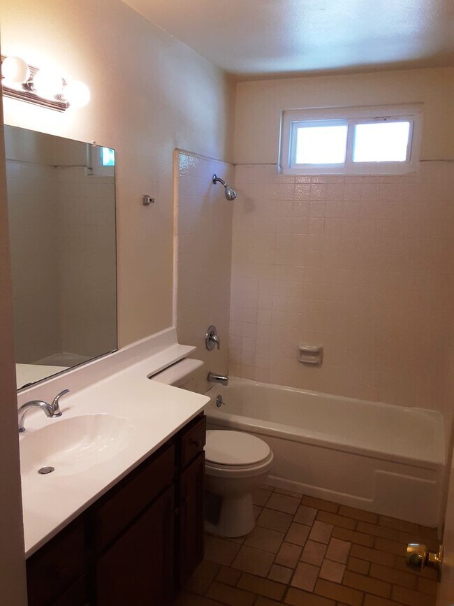 Foto del edificio - Cozy 2 bedroom / 1 bathroom in Port Hueneme