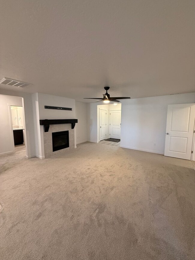 Foto del edificio - Half Off First Months Rent!- Unfurnished H...