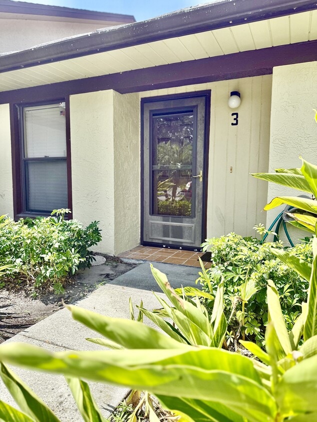 Primary Photo - 1271 Powderpuff Dr