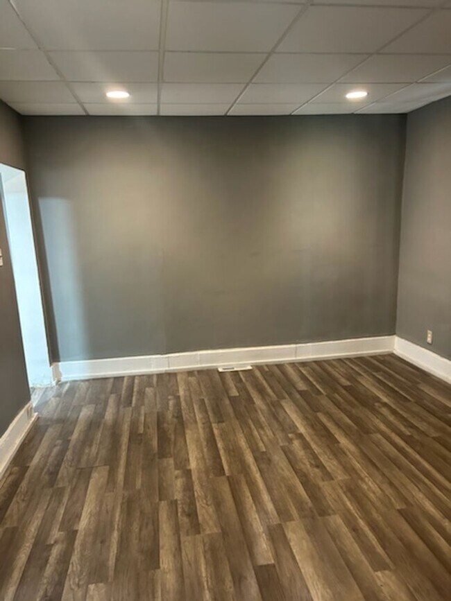 Foto del edificio - Spacious 3 bedroom apartment for rent in Brentwood