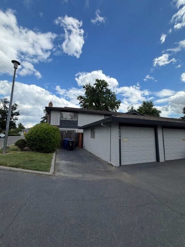 Building Photo - Beautiful 2 Bedroom and 2.5 Bathroom Condo $1,775.00