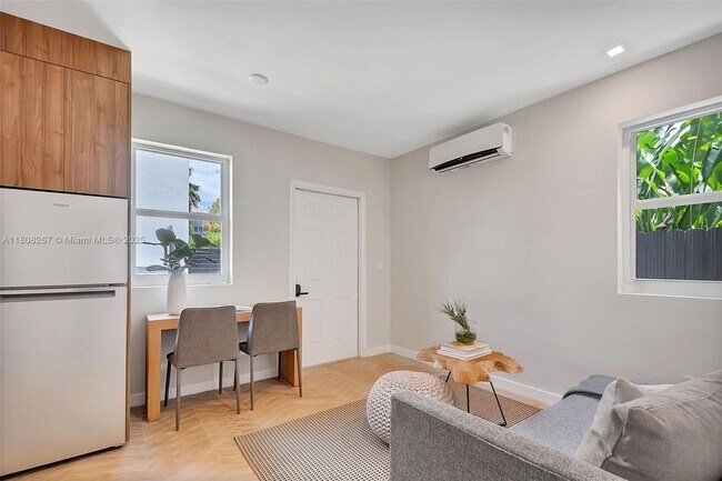 Foto del edificio - 1840 SW 22nd Terrace