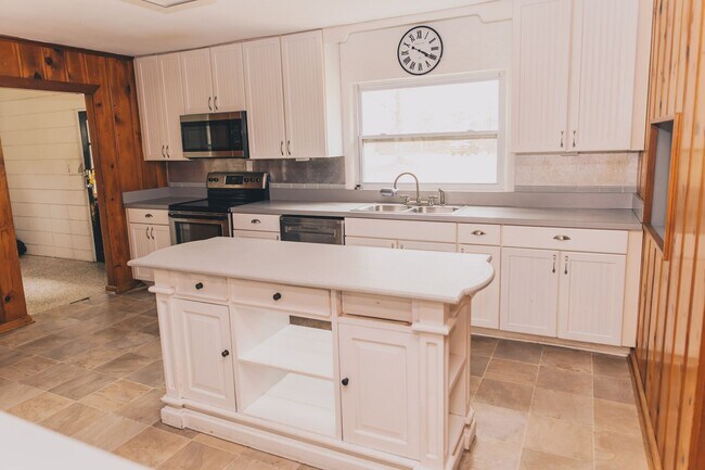 Foto del edificio - 4 Bed/2 Bath Home in Callahan, FL