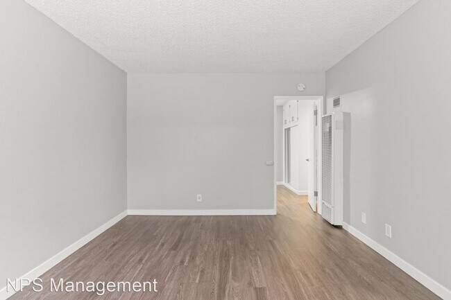 Building Photo - 1 br, 1 bath Apartment - 539 E 11th Street...
