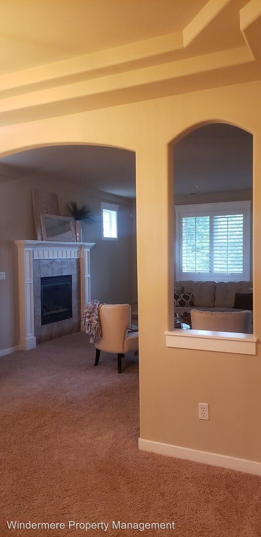 Building Photo - 4717 E Maple Ln Cir NW