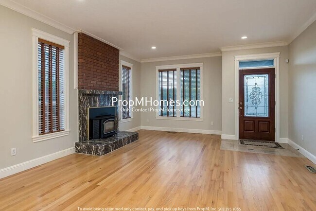 Building Photo - Gorgeous Three Bedroom Home in Centennial!