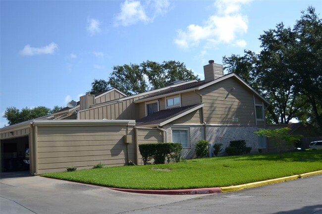 Foto del edificio - 2372 Woodland Park Dr