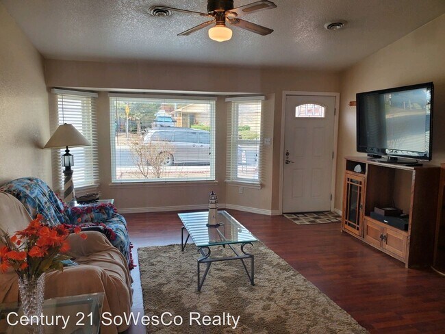 Foto del edificio - 3 br, 2 bath House - 2712 N. Fairview Ave