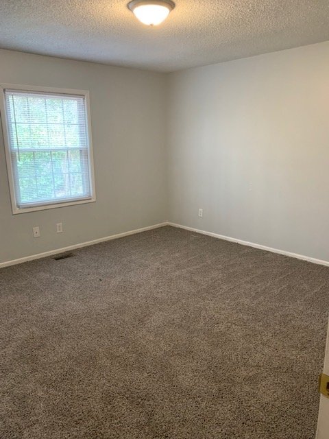 Building Photo - 2 Bed 1.5 Bath Townhouse in Eric Court