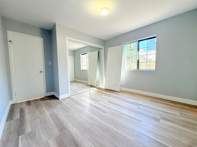 Foto del edificio - Huge 3 bedroom 2 bathroom for lease