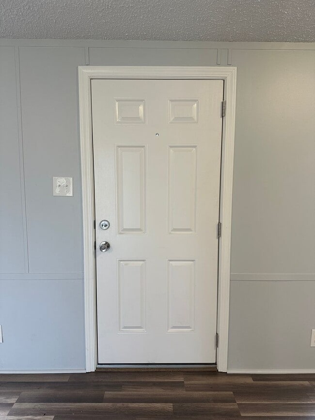 Foto del edificio - 114 Deer Rd