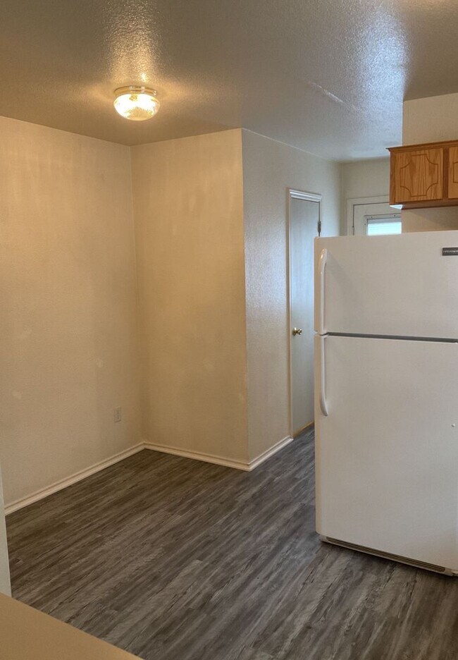 Foto del edificio - AVAILABLE NOW!