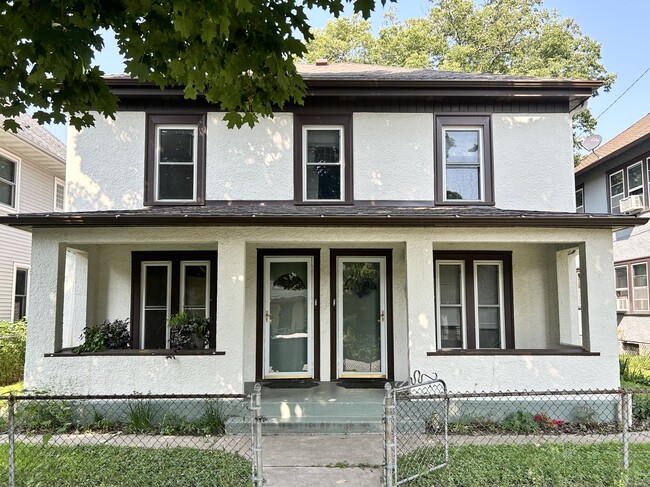 Building Photo - 612 Jefferson St NE