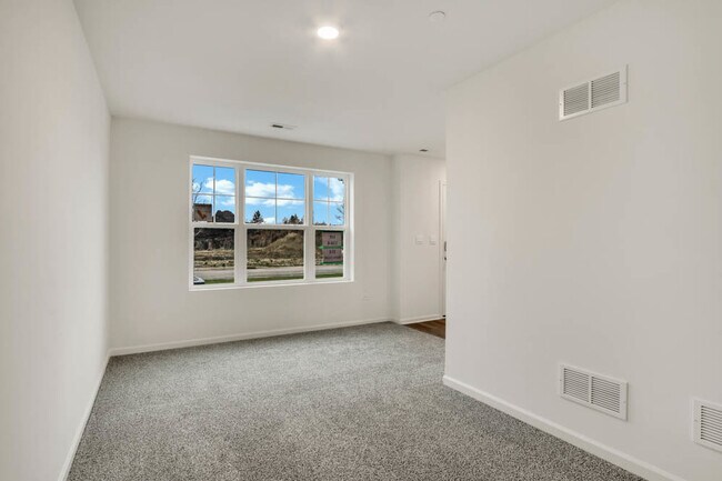 Foto del edificio - 370 Bridgeview Ct