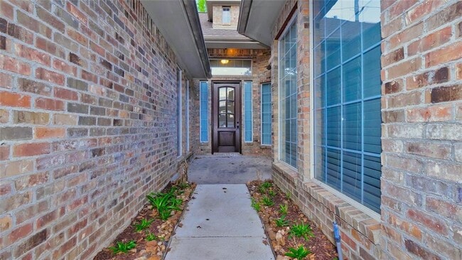 Building Photo - 16110 Craigshire Ct