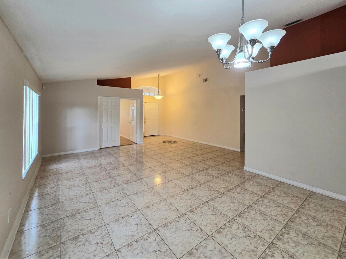 Building Photo - 13912 Valleybrooke Ln