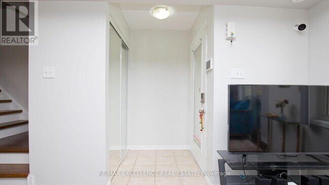 Building Photo - 60-60 Fairwood Cir
