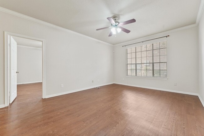 Building Photo - 2255 Braeswood Park Dr