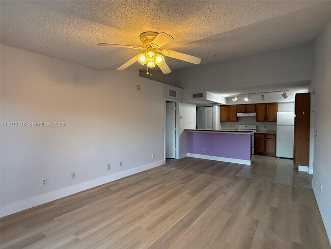 Building Photo - 9907 Westwood Dr