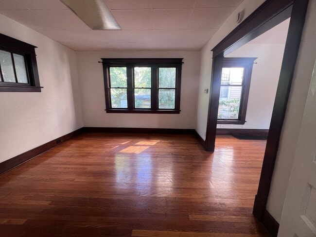 Building Photo - Charming Four Bedroom Home on SE Side!