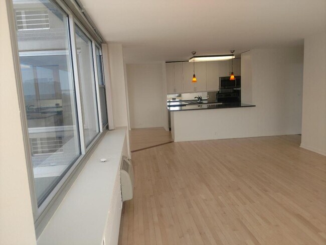 Building Photo - 4250 Marine N Dr