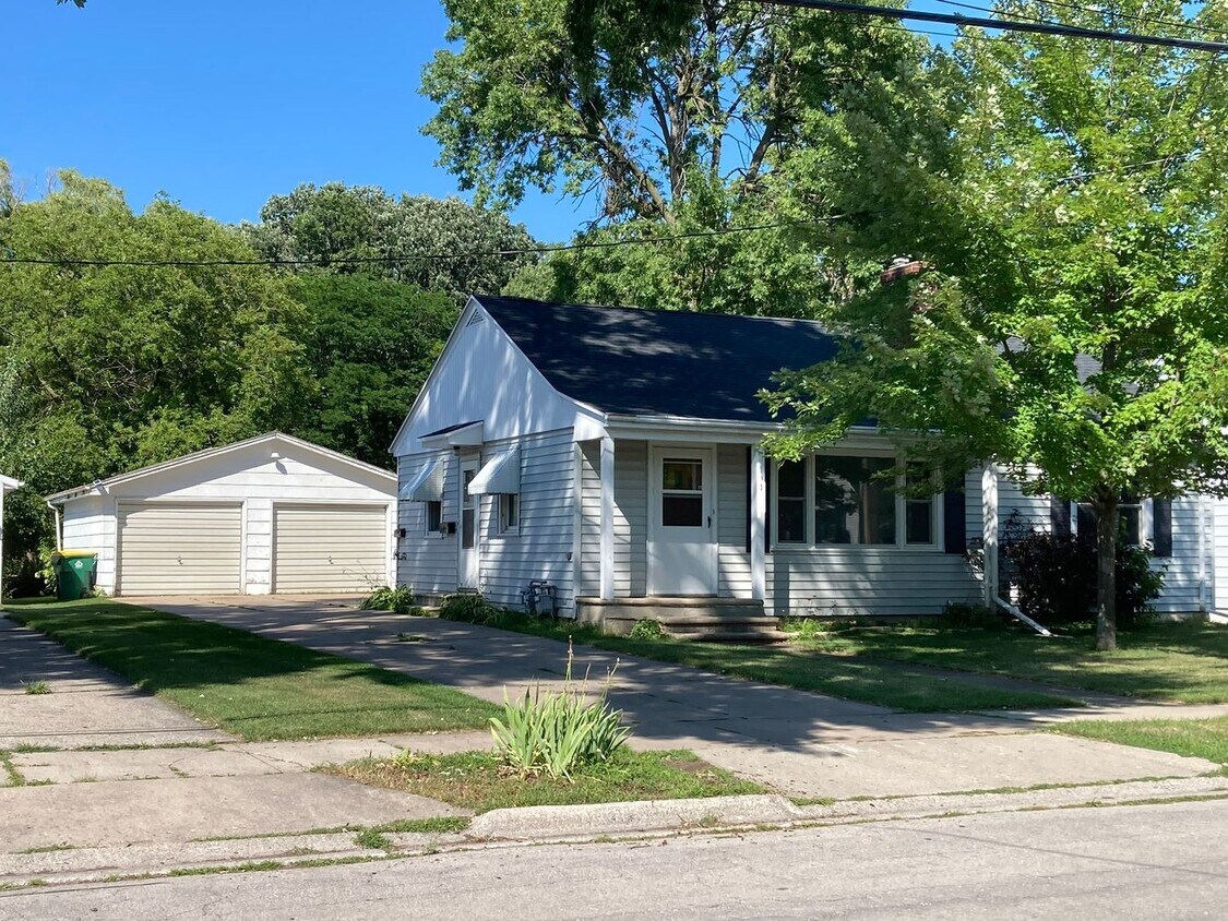 Primary Photo - 1000 Hickory Hill Dr