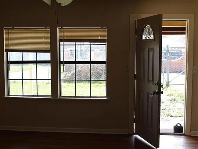 Building Photo - SOUTHMONT VILLA