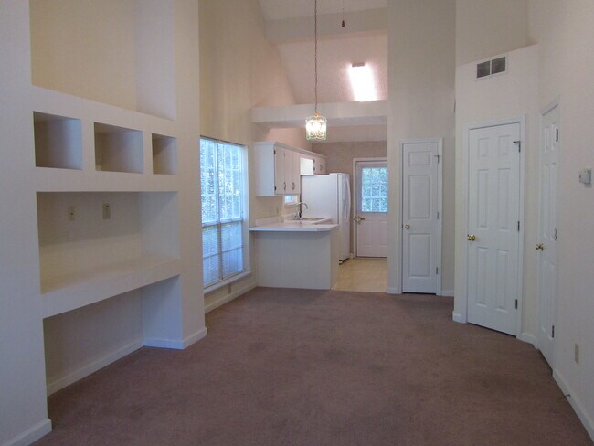 Livingroom / Kitchen - 1039 Kennesborough Rd NW