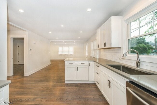 Building Photo - 266 Elmwood Ave