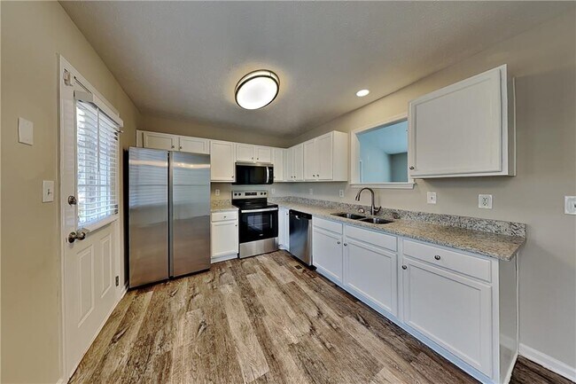 Building Photo - 178 Colton Dr