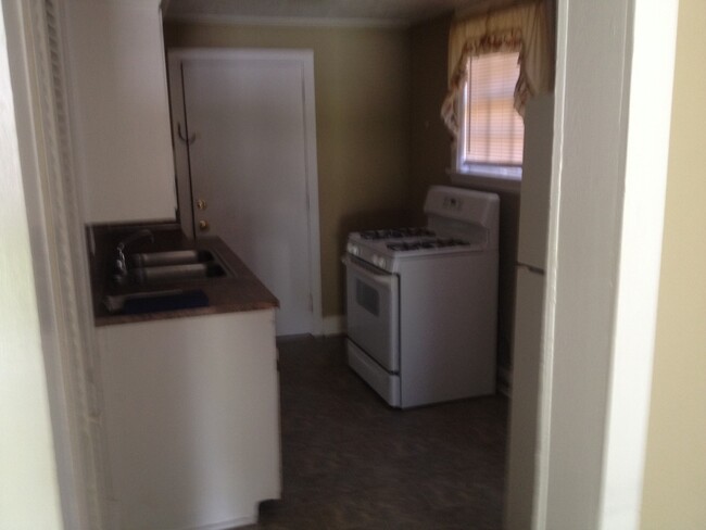 Building Photo - 2205 Camille Dr