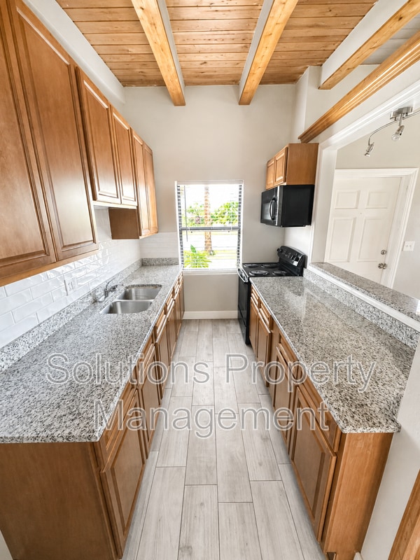 Building Photo - 1606 S Miramar Ave