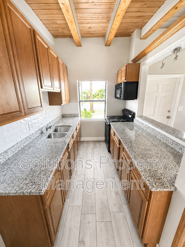 Foto del edificio - 1606 S Miramar Ave