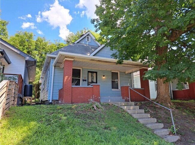 Charming front view - 1525 Spruce St