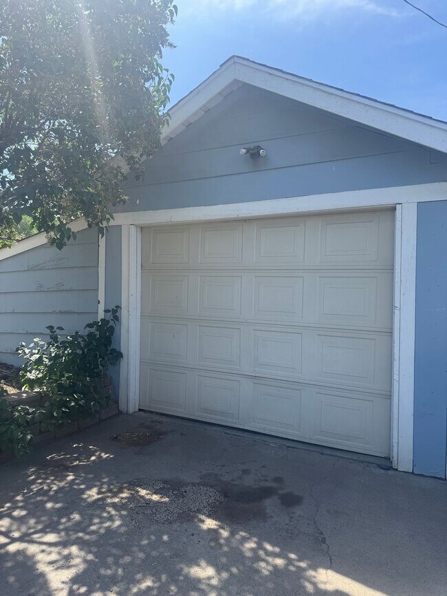 Building Photo - Non-Refundable & Security Deposit Total: $...