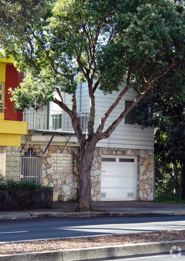 Primary Photo - 450 Detroit St