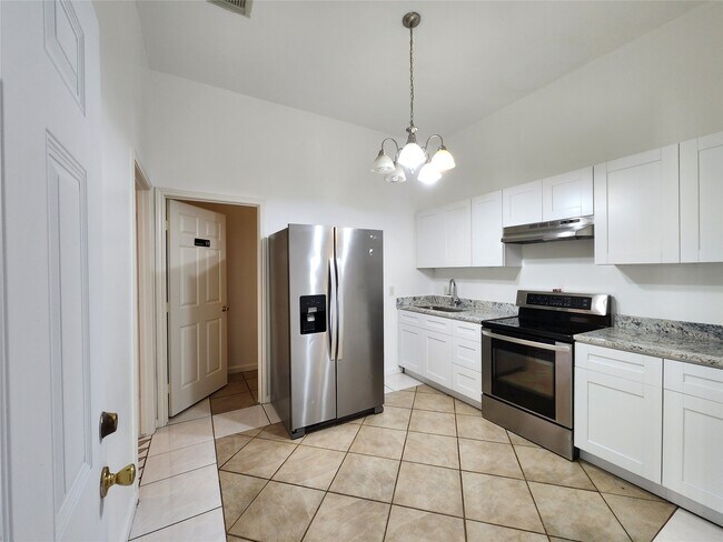 Foto del edificio - 5027 Creekmont Dr