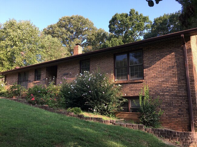 Foto del edificio - Spacious 3 Bedroom 2.5 Bath home located i...