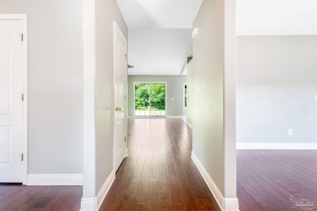 Foto del edificio - 1915 Crown Pointe Blvd