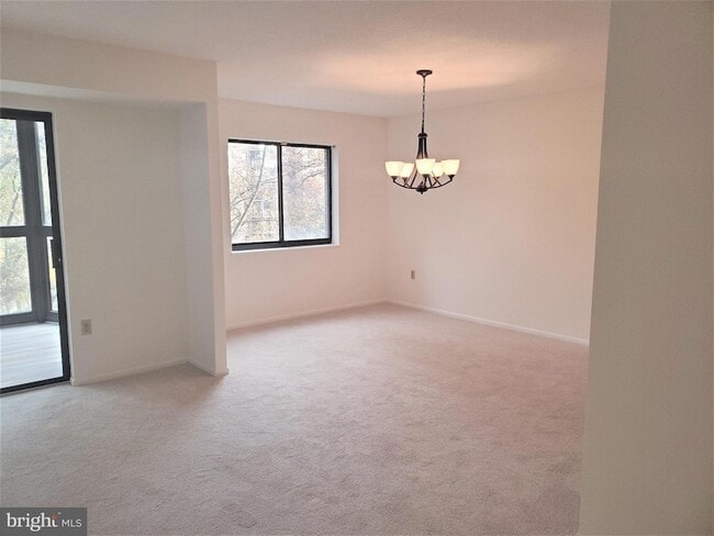 Building Photo - 15100 Interlachen Dr