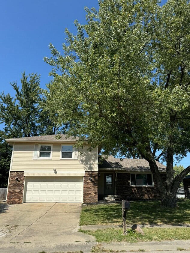 Primary Photo - Franklin Twp - 3 BR home