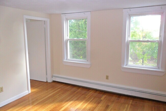 Building Photo - 28 Spring St