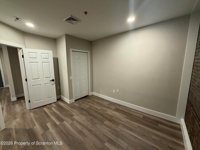 Foto del edificio - 205 N Washington Ave