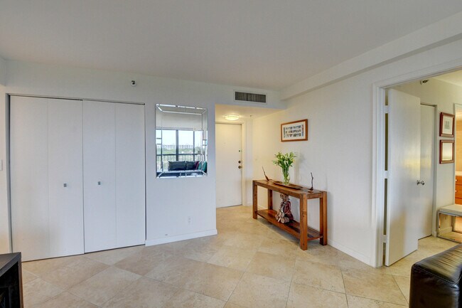 Foto del edificio - 7738 Lakeside Blvd