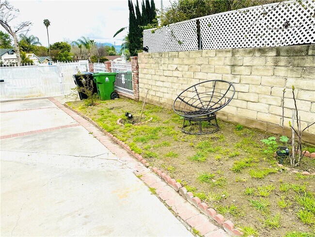 Foto del edificio - 11598 Cranston Ave