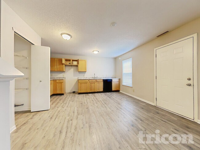 Foto del edificio - 6725 Earlswood Dr