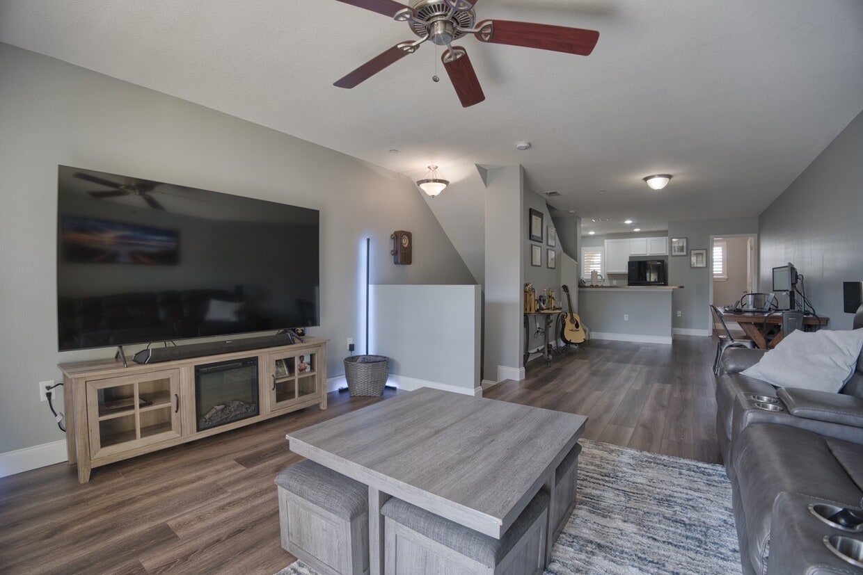 8944 White Sage Loop, Lakewood Ranch, FL 34202 Townhome Rentals in